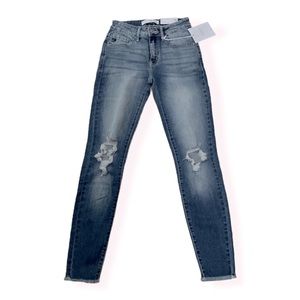 NWT KanCan mid rise distressed skinny jeans 24